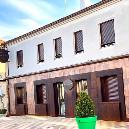 Estudio Puertas Del Orbigo Carrizo de la Ribera Eksteriør billede
